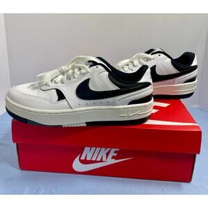 Women’s Nike gamma, force, black/white size 9